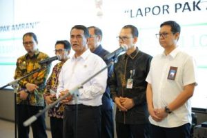 Poros Informasi - Menteri Pertanian (Mentan) Andi Amran Sulaiman membuat pengumuman mengejutkan terkait temuan 250 ton beras impor ilegal di Sabang, Aceh. Beras yang diduga milik PT Multazam Sabang Group (MSG) ini kini disegel dan menjadi fokus investigasi mendalam oleh aparat penegak hukum.