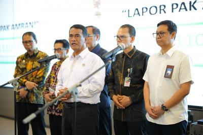 Poros Informasi 8 Poros Informasi - Menteri Pertanian (Mentan) Andi Amran Sulaiman membuat pengumuman mengejutkan terkait temuan 250 ton beras impor ilegal di Sabang, Aceh. Beras yang diduga milik PT Multazam Sabang Group (MSG) ini kini disegel dan menjadi fokus investigasi mendalam oleh aparat penegak hukum.