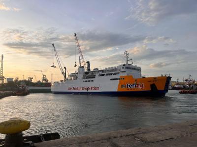 44 Ton Bantuan Bergerak! Kapal Raksasa ASDP Bawa Harapan ke Sumatera