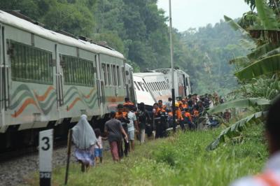 1 kereta bangunkarta anjlok vse9 large