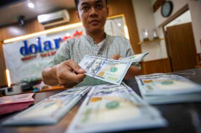 Rupiah Terjun Bebas! Dolar AS Tembus Rp18.000, Apa Penyebabnya? 1 Rupiah Terjun Bebas! Dolar AS Tembus Rp18.000, Apa Penyebabnya?