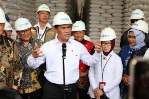 Beras Langka & Mahal: Mentan Tuding Mafia Untung Rp90 T!